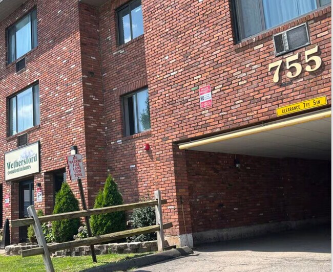 Building Photo - 755 Wethersfield Ave Unit B14