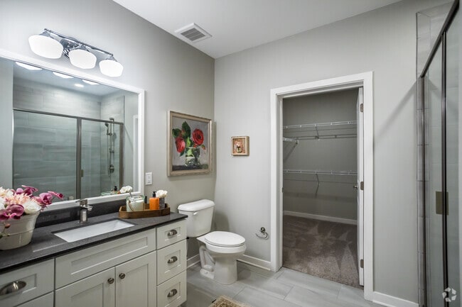 1 BR, 1 BA - 782SF
