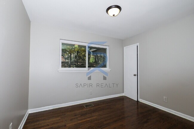 Photo - 5425 Skyview Dr SW