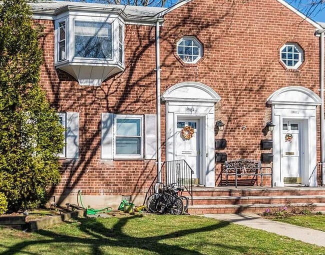 Photo - 260-51 73rd Ave Unit 1st floor Glen Oaks