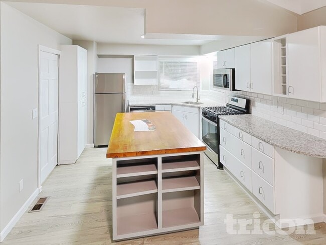 Photo - 1581 SW Woodland Terrace