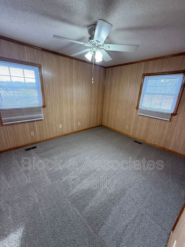 Photo - 161 Cresent Dr