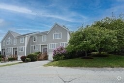 Building Photo - 65 Bayberry Ln Unit 65 Rental