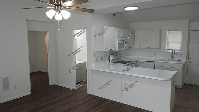 Photo - Adorable 2 bedrooms and 1 bath home located on N Drury Ave in Kansas City, MO