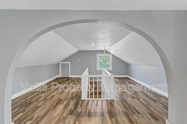 Photo - 960 5th St NE