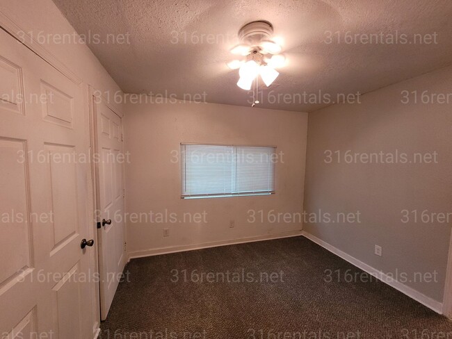 Photo - $950 - 2 bedroom/ 2 bathroom - Single Family Home
