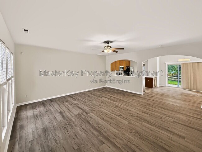 414 Walnut Woods Dr