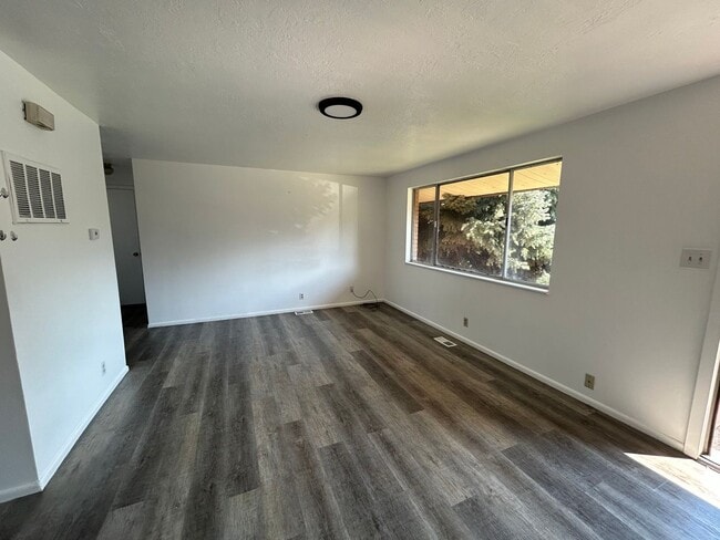Photo - SIGNING BONUS AVAILABLE UP TO $800!! 2 Bed... Unit 1436