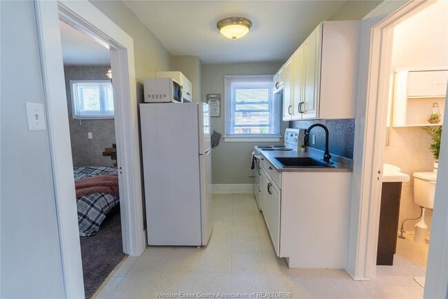 Photo - 1664 Goyeau St Unit Upper