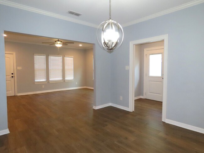 Photo - Beautifully Updated 2 Bedroom, 1 Bathroom ...