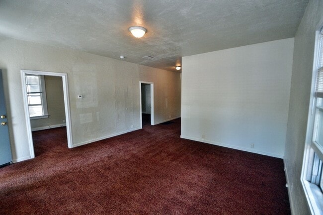 Photo - 518 W 6th St
