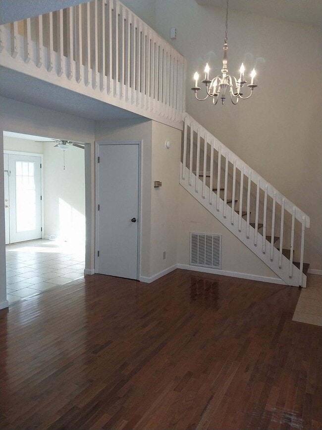 Photo - 106 Car Mol Dr