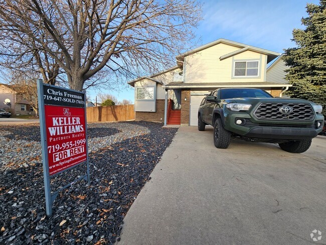 Building Photo - 3 Bed 2 Bath In Fountain Valley Ranch!! Rental