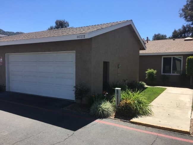 Building Photo - 44727 La Paz Rd