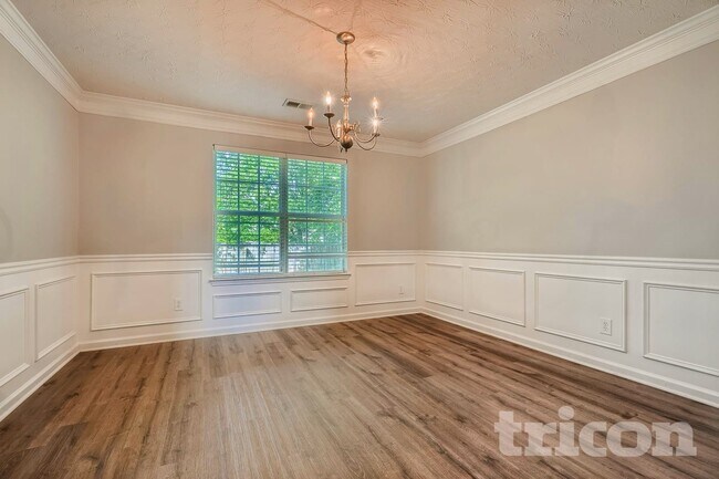 Photo - 552 Howell Dr