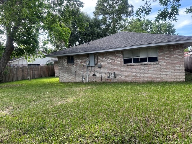 Photo - 13611 Fernhill Dr