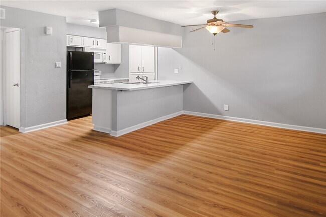 Photo - 211 W F St Unidad 211