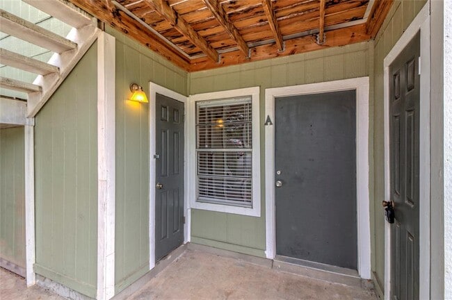 Photo - 400 Hedgewood Dr