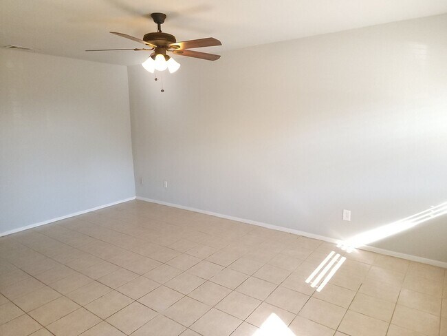 Photo - 1104-1106 Suburban Drive Unidad 1106