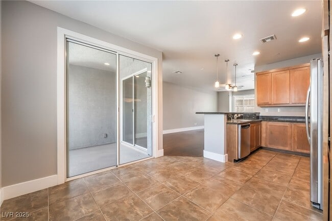 Building Photo - 9050 W Tropicana Ave