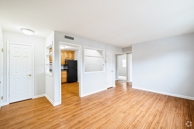 2BR, 1BA 768SF - Gold - Livingroom