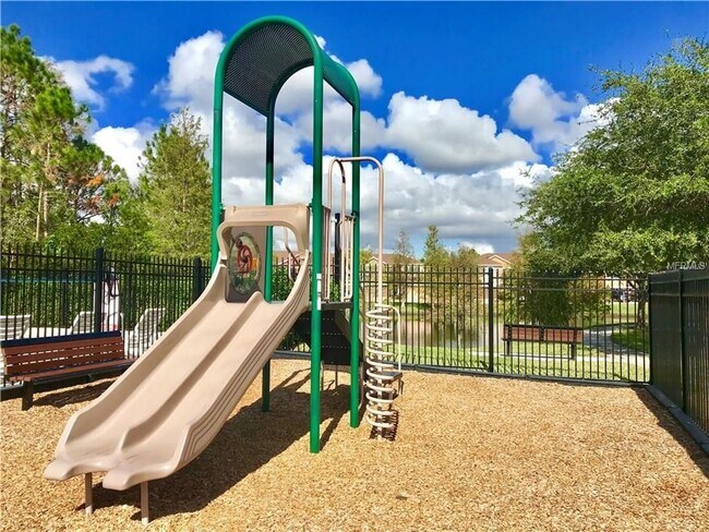 Photo - Charming 3-Bedroom Townhome in Classic Lak...