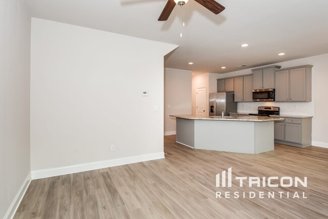 Photo - 731 Ireland Ln