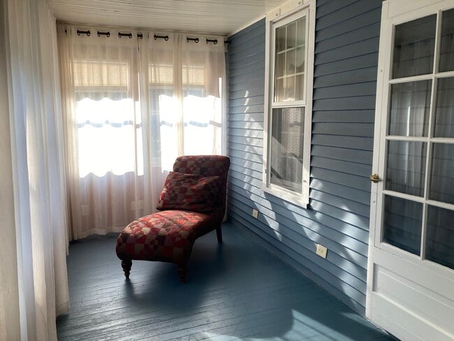 Photo - 105 E Washington St