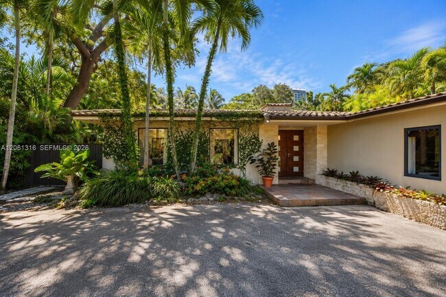 Building Photo - 560 Sabal Palm Rd