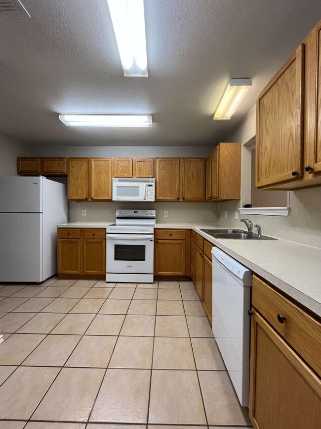 Photo - Pre-Leasing for Summer/Fall 2026 - Great 3/3/2 on quiet cul-de-sac street