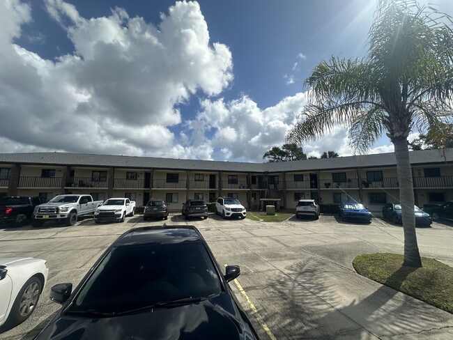 Building Photo - DIRECT RIVER CONDO Unit 107