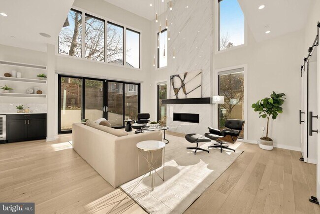 Photo - 4913 Sherier Pl NW