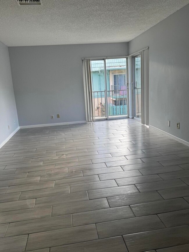 Building Photo - 1850 Fairview Villas Dr Unit 4 Rental