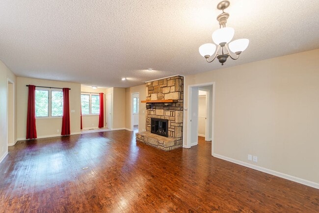 Photo - Up to a 2 year lease at this Beautiful 3 bed, 2 bath!!!!
