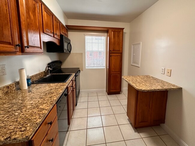 Building Photo - 114 Crescent Ave Unit A4