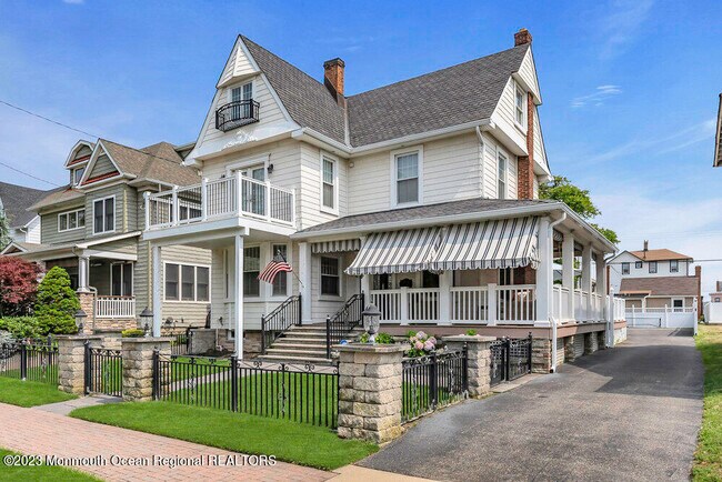 Photo - 210 8th Ave
