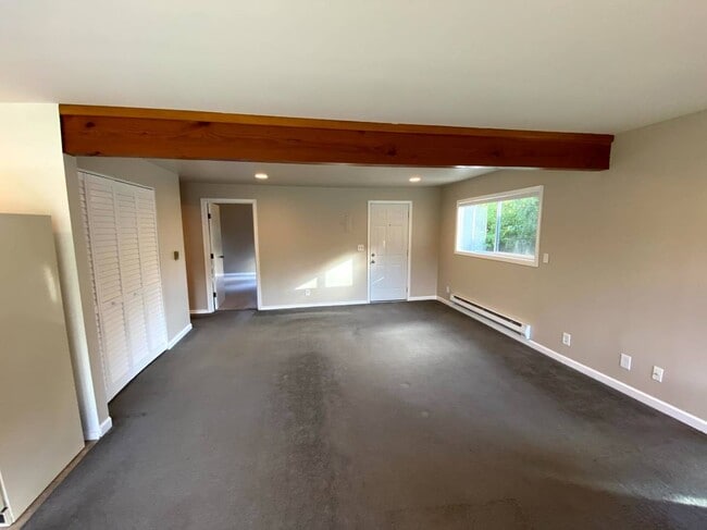Building Photo - 18032 5th Ave NE Rental