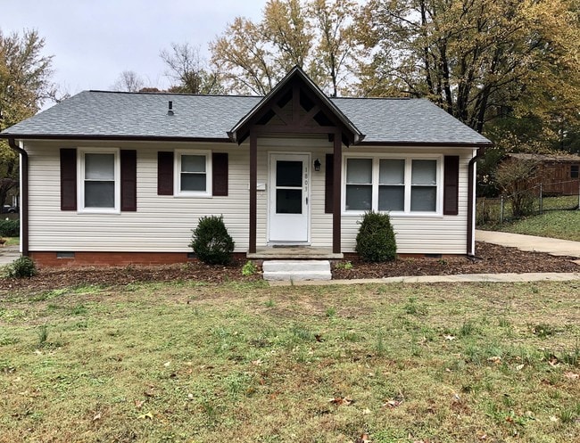 Building Photo - 1803 Trogdon St Rental
