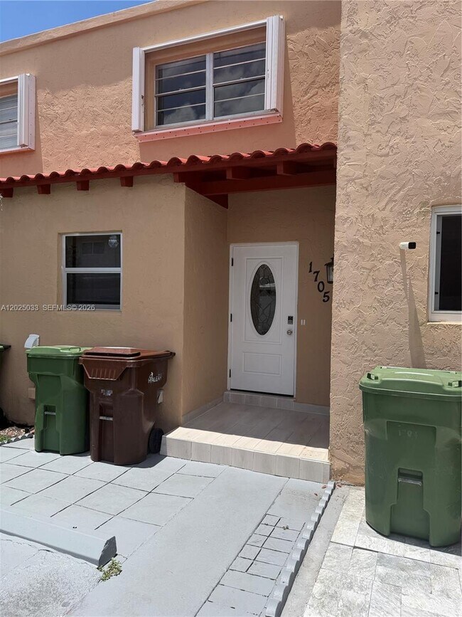 Photo - 1705 W 57th St