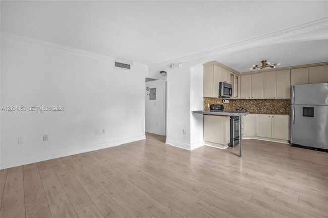 Building Photo - 3245 Virginia St Unit 24