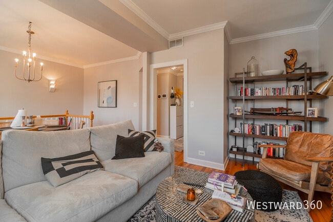 Photo - 2209 N Drake-1 Unidad 1