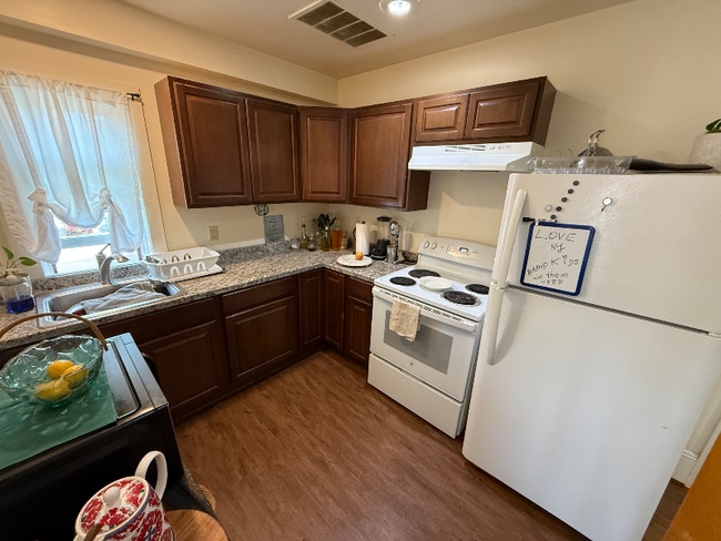 Photo - 504 Broadway