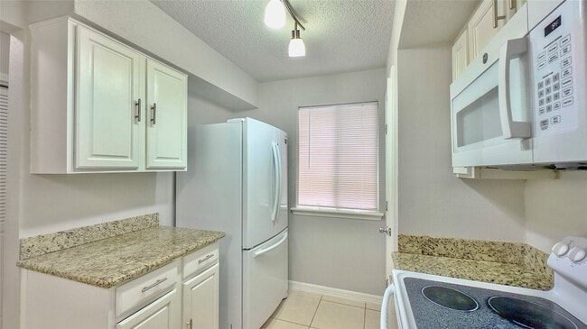 Building Photo - 6438 Alisa Ln Unit 407