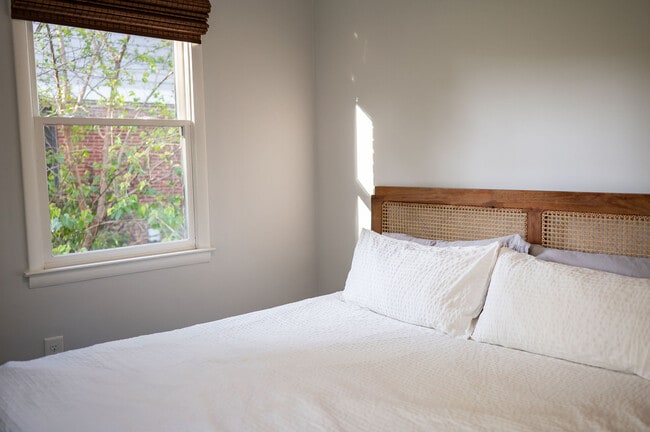 Building Photo - 926 Herrin Ave Rental