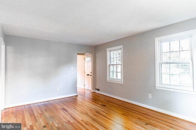 Photo - 2759 W George Mason Rd