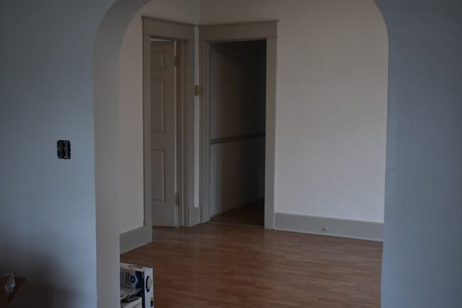 Bed - 547 W 5th St Unit West 5th 547