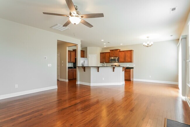 Photo - 335 Clubhouse Dr
