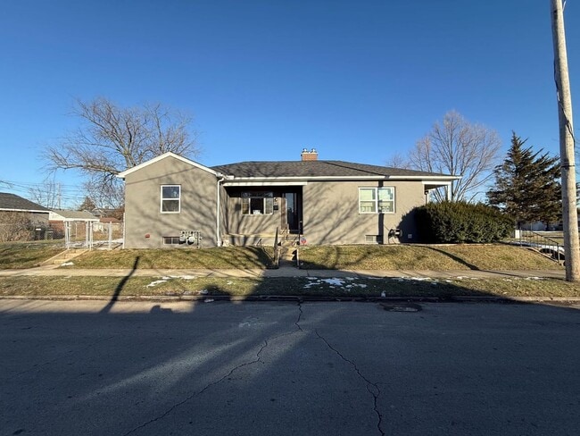 Building Photo - 652 Woodbury Ave Rental