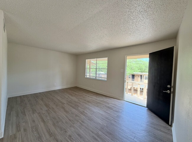 1 bedroom living room / front door - Heritage Oaks