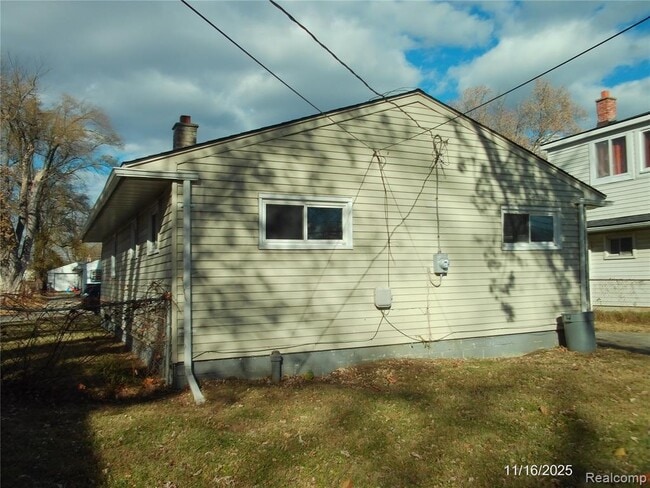 Photo - 27107 Florence St